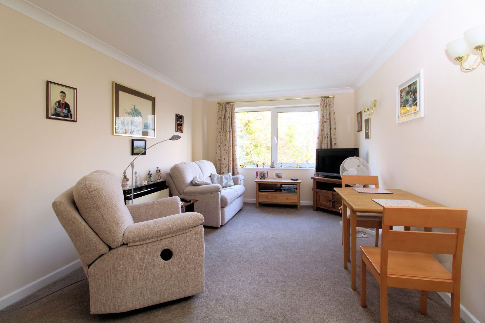Flat Mount Hermon Road in Woking