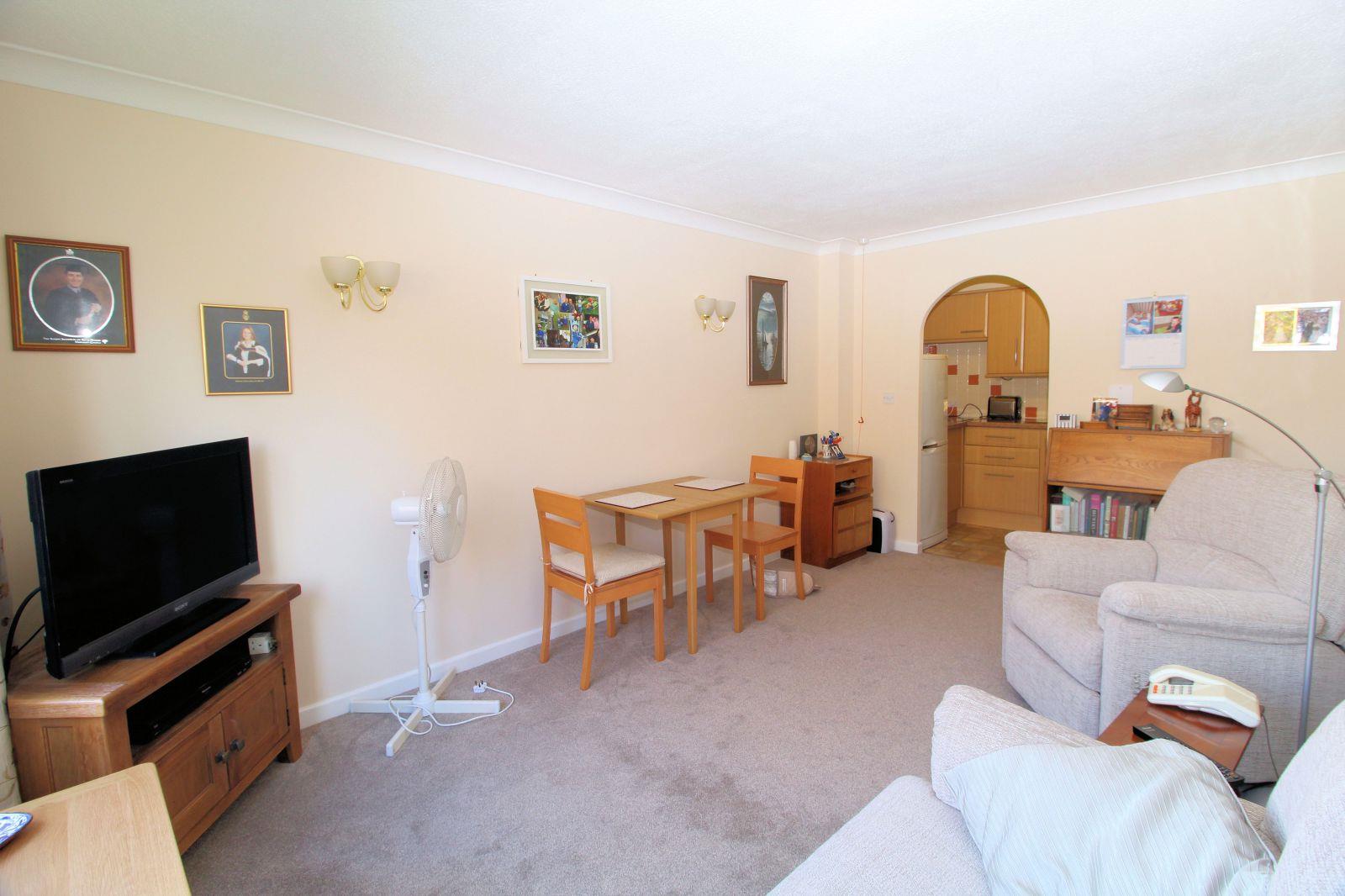 Flat Mount Hermon Road in Woking