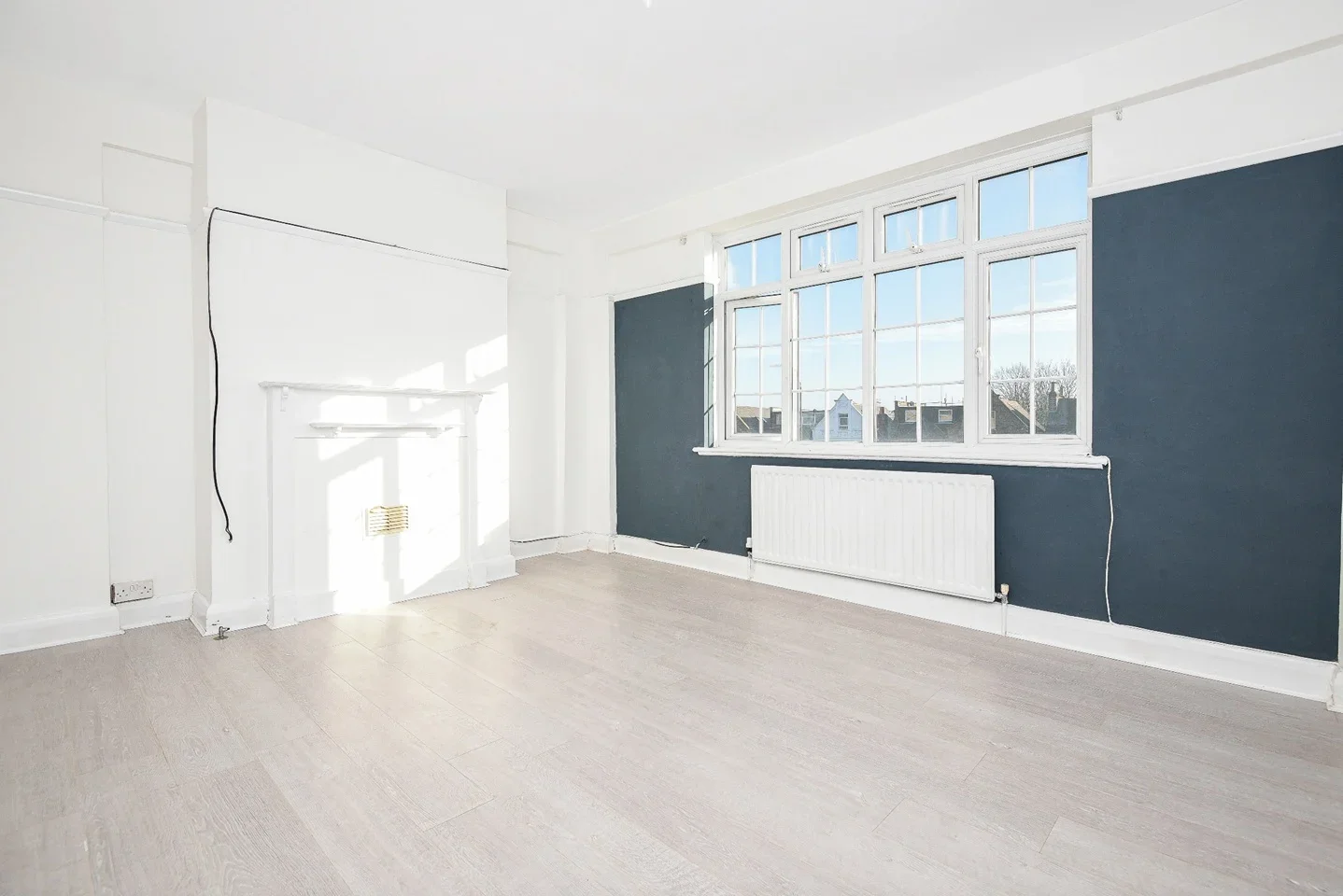 Flat Woodbury Close in Greater London