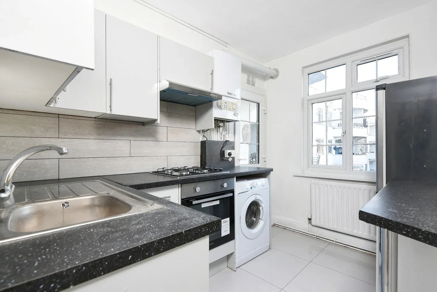 Flat Woodbury Close in Greater London