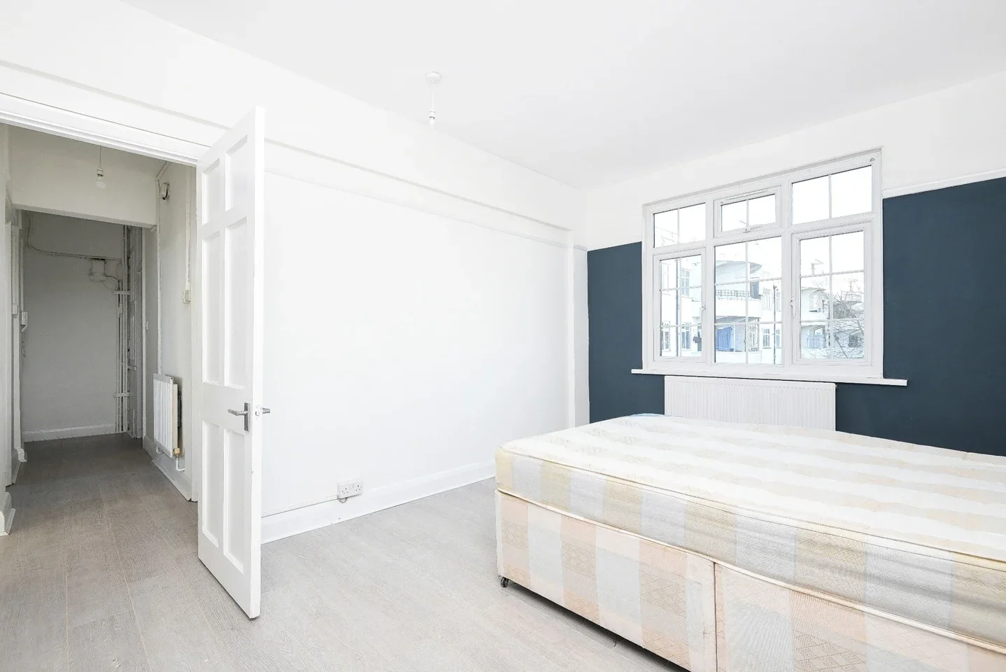 Flat Woodbury Close in Greater London