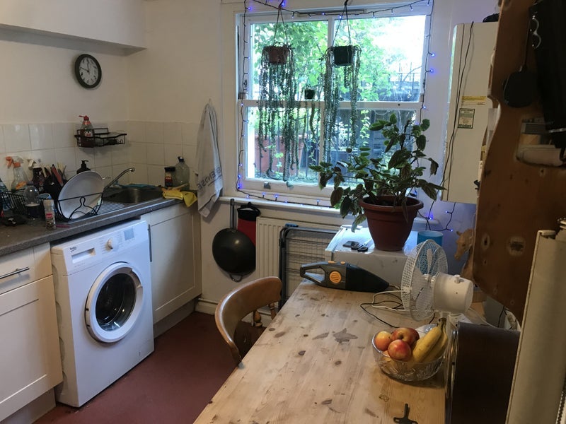 Room Downham Road in Greater London