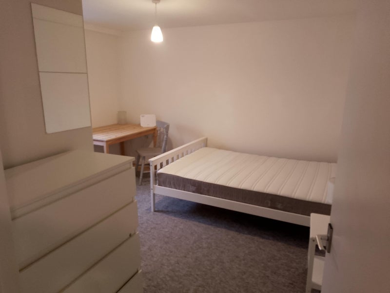 Room Downham Road in Greater London