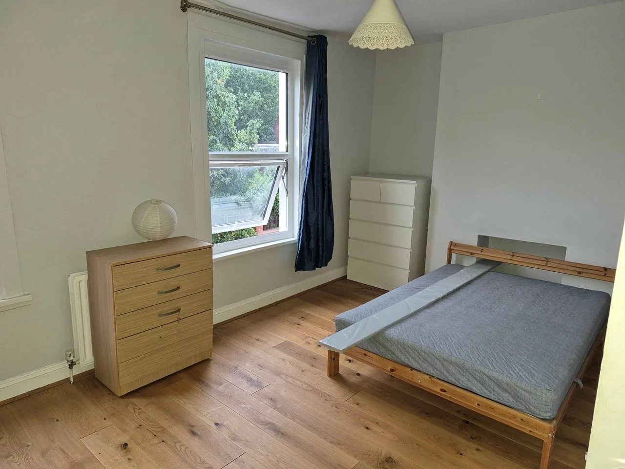 Flat Haselrigge Road in Greater London