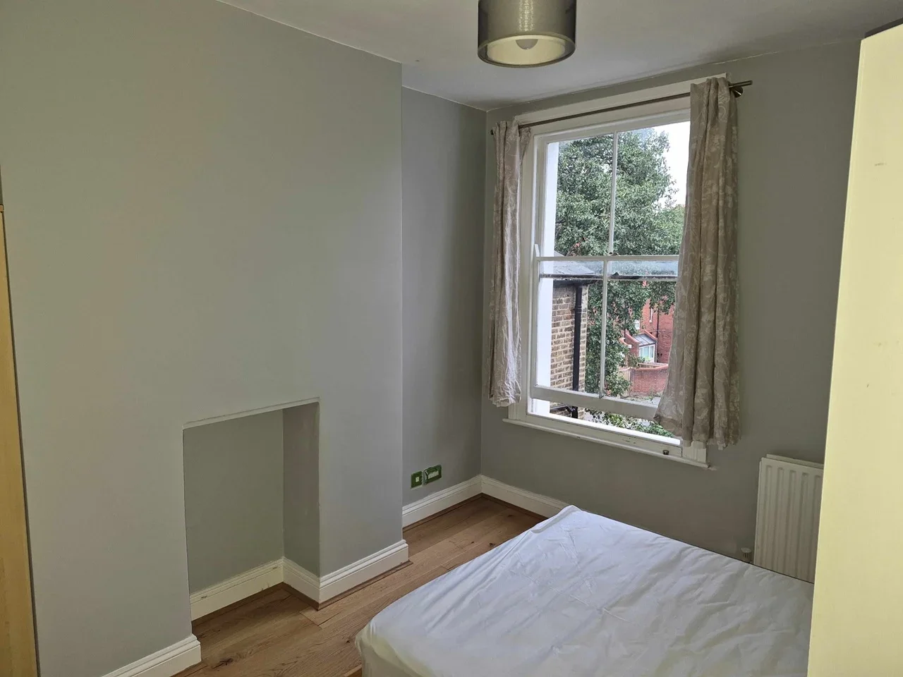 Flat Haselrigge Road in Greater London