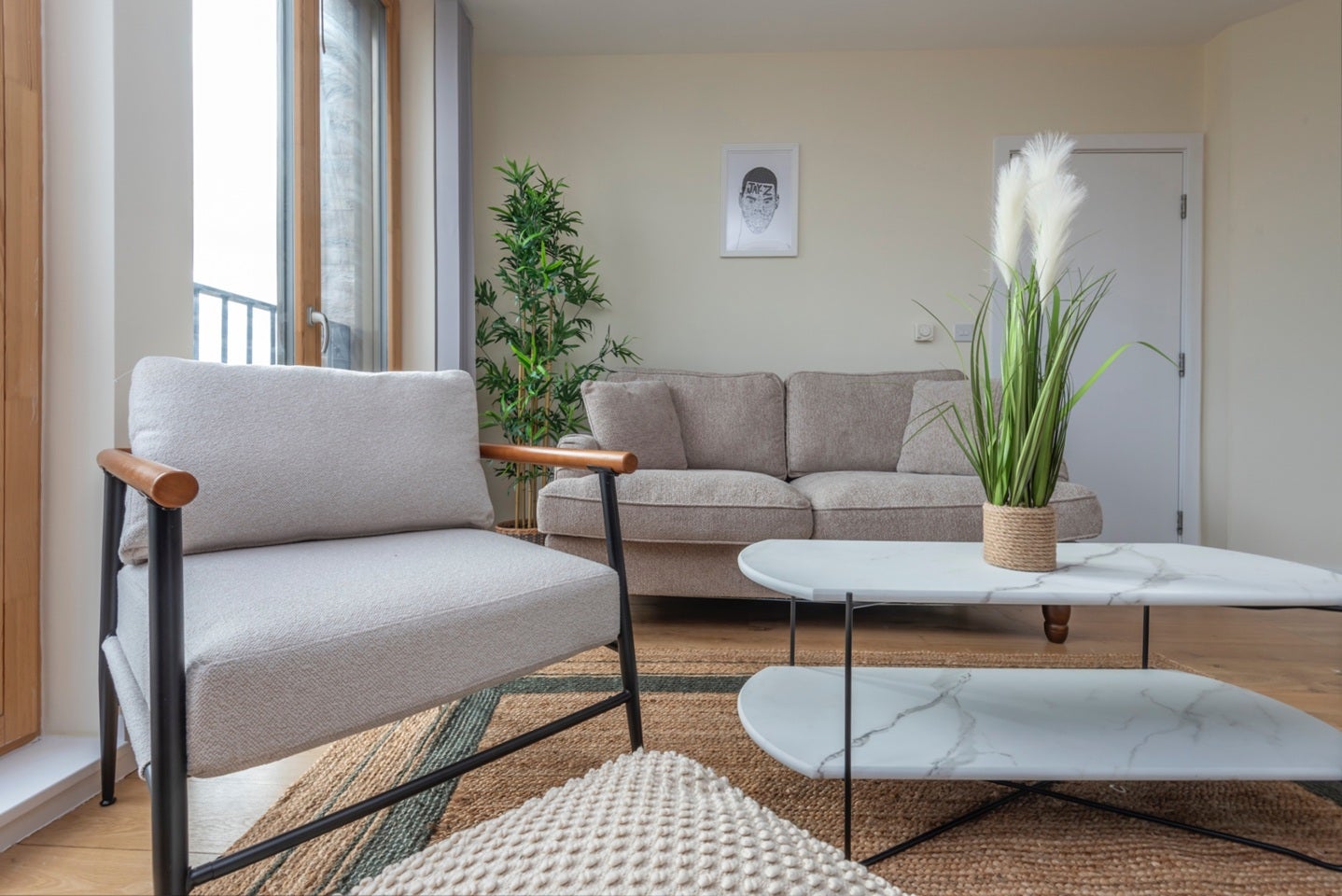 Flat Bramley Road in Greater London
