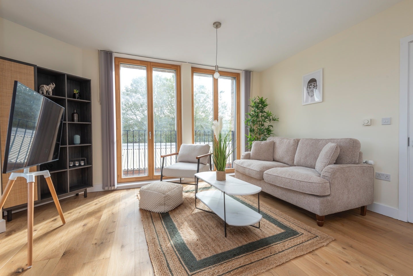 Flat Bramley Road in Greater London