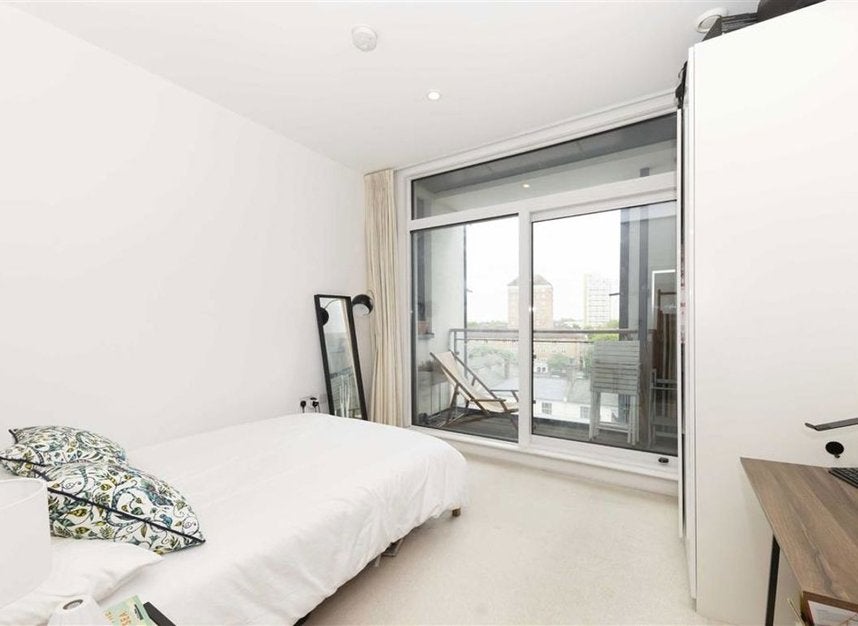 Flat Wandsworth Road in Greater London