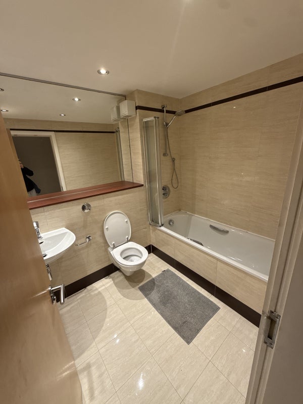 Room Dearmans Place in Salford