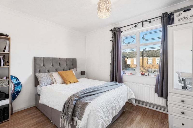 Room Studley Close in Greater London