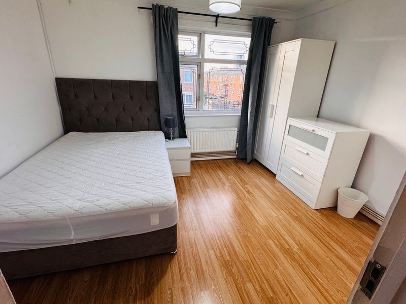 Room Studley Close in Greater London