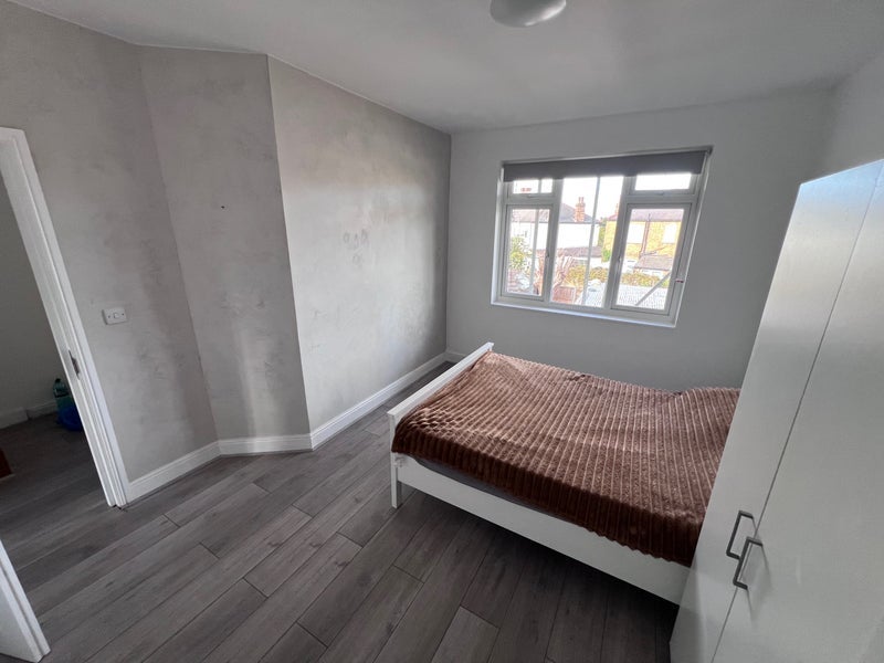 Room Streatham Road in Greater London