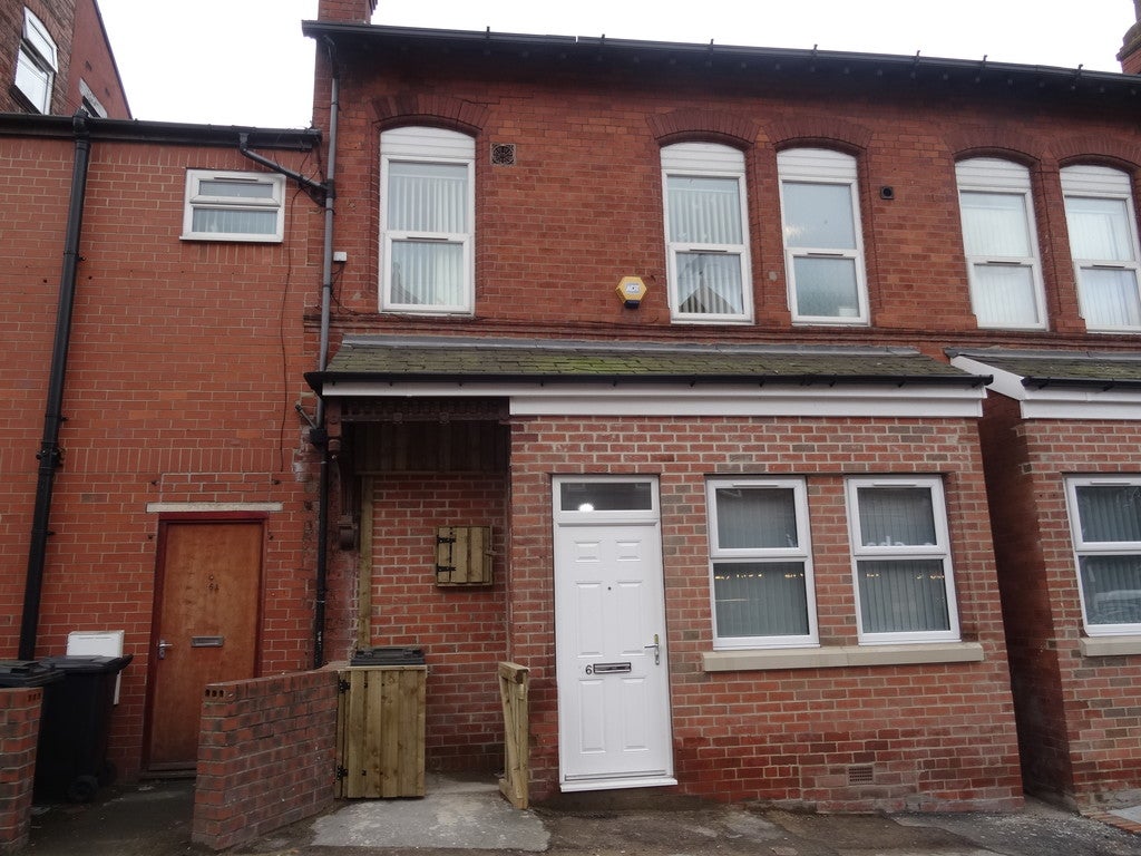 Flat Elford Grove in Leeds