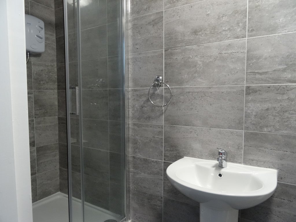 Flat Elford Grove in Leeds