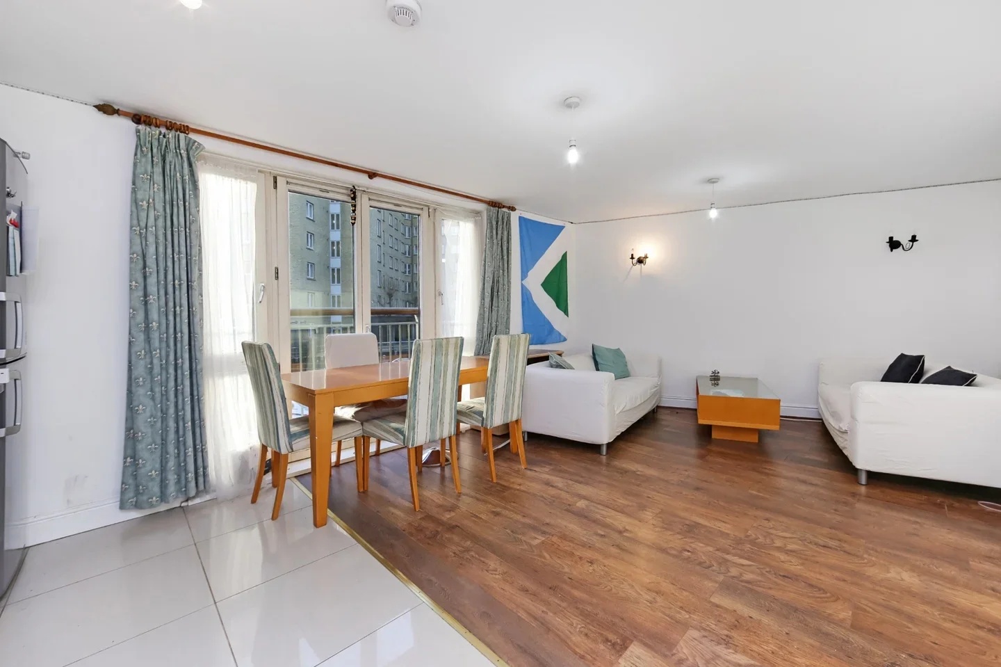 Flat Westferry Road in Greater London