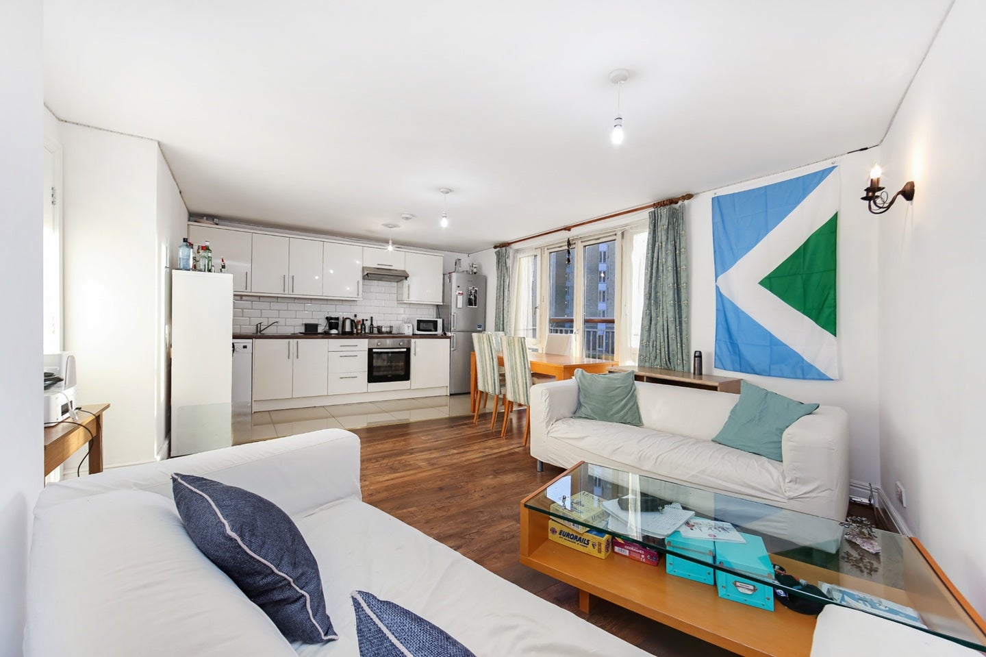 Flat Westferry Road in Greater London