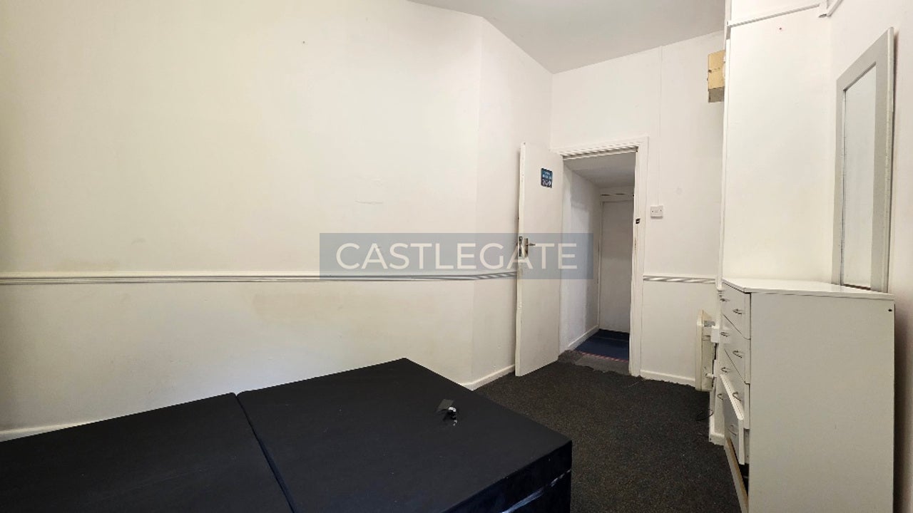 Flat Manchester Road in Kirklees