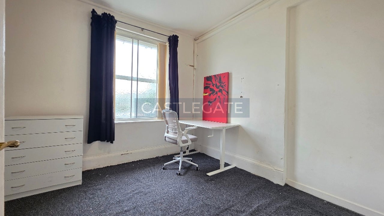 Flat Manchester Road in Kirklees