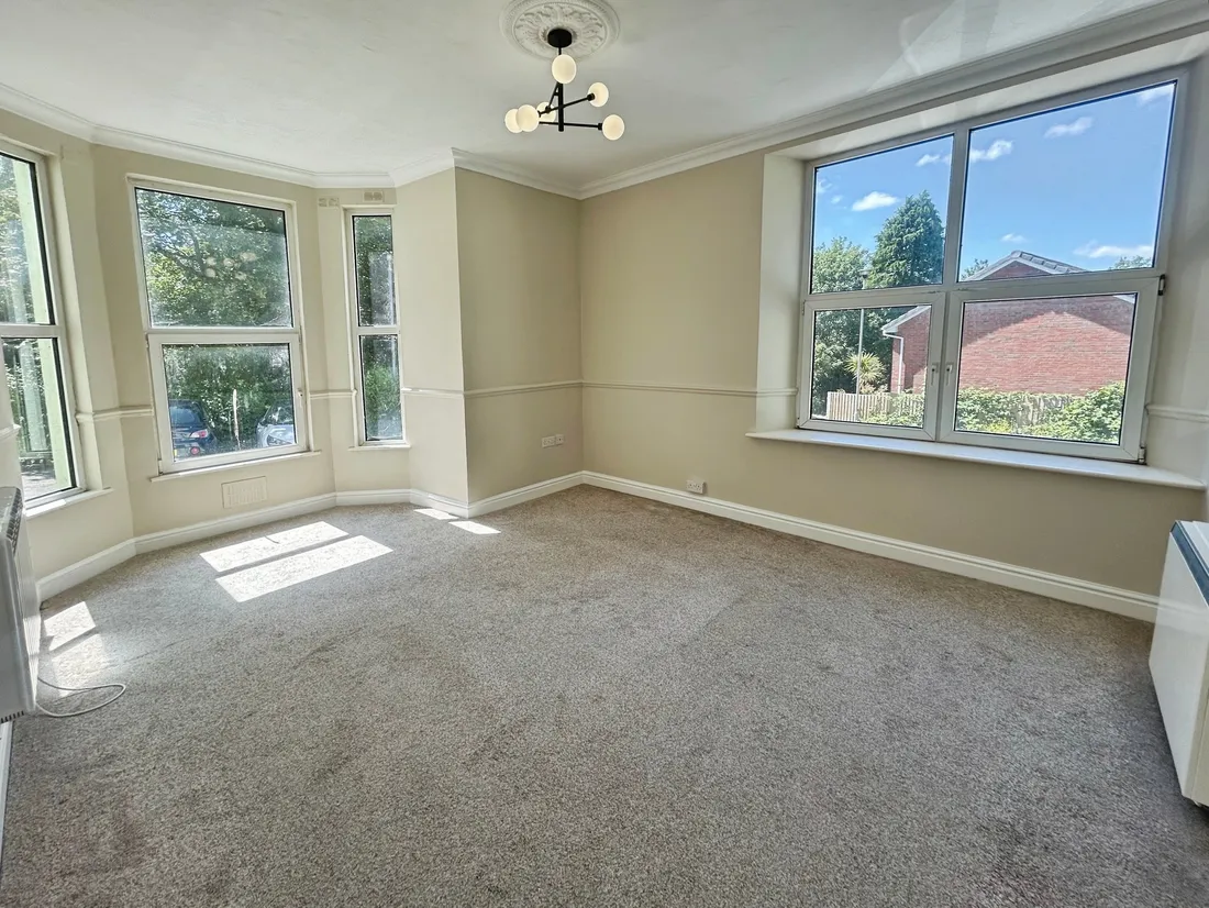 Flat Wheatley Road in Neath