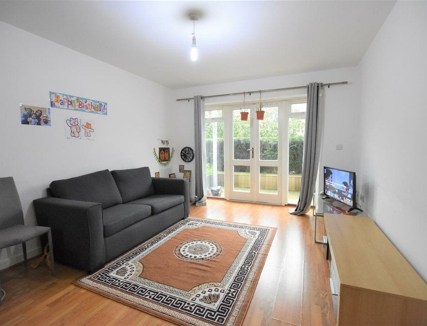 Flat Park Lodge Avenue in Greater London