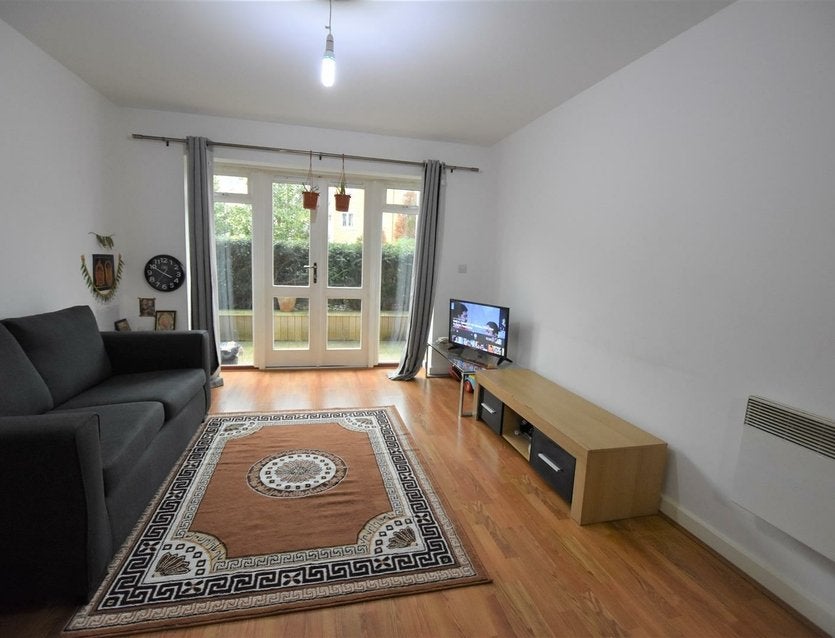Flat Park Lodge Avenue in Greater London