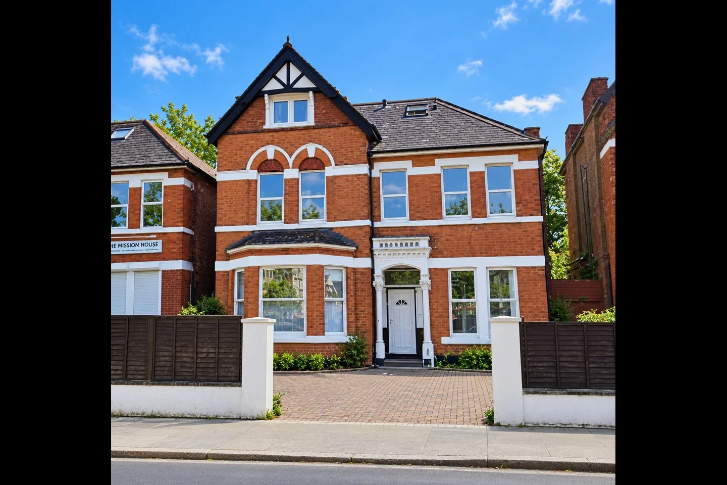 Flat Craven Park in Greater London