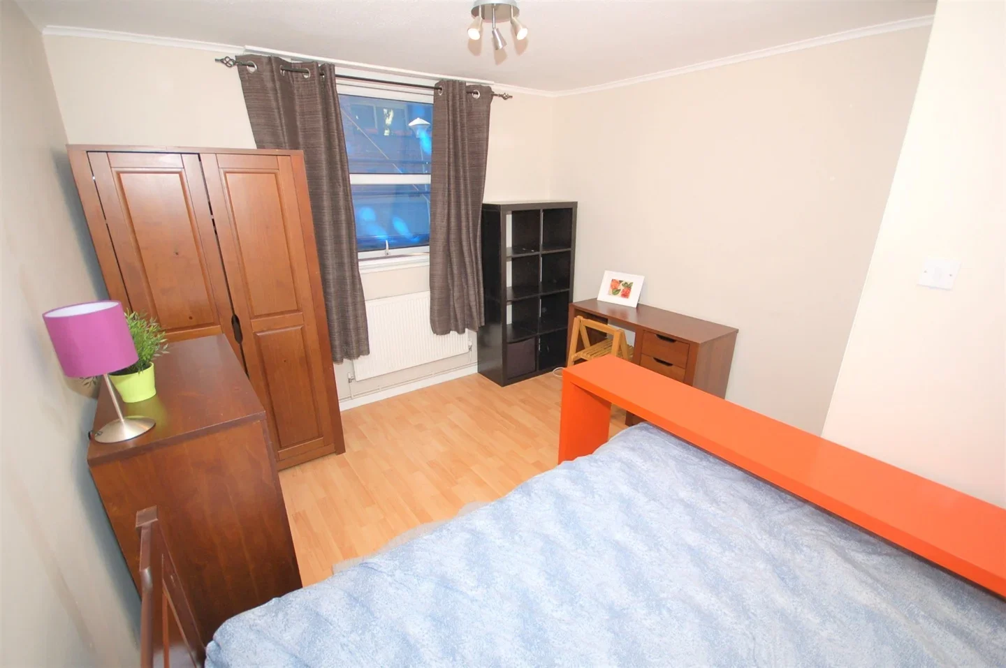 Flat Mowatt Close in Greater London