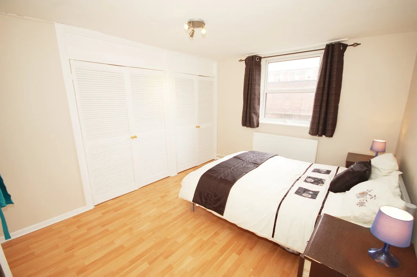 Flat Mowatt Close in Greater London