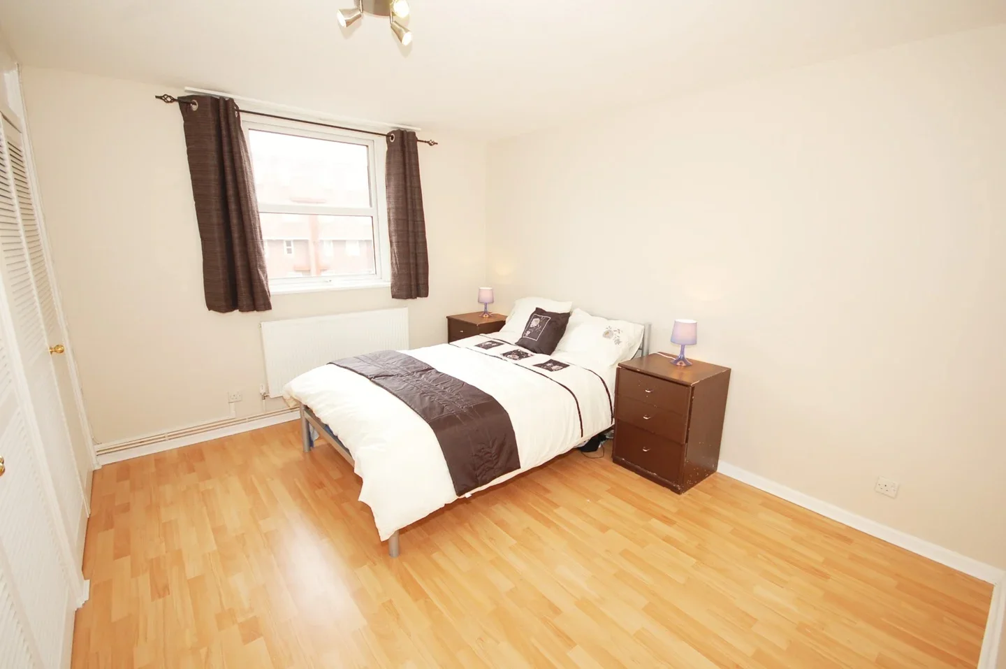 Flat Mowatt Close in Greater London