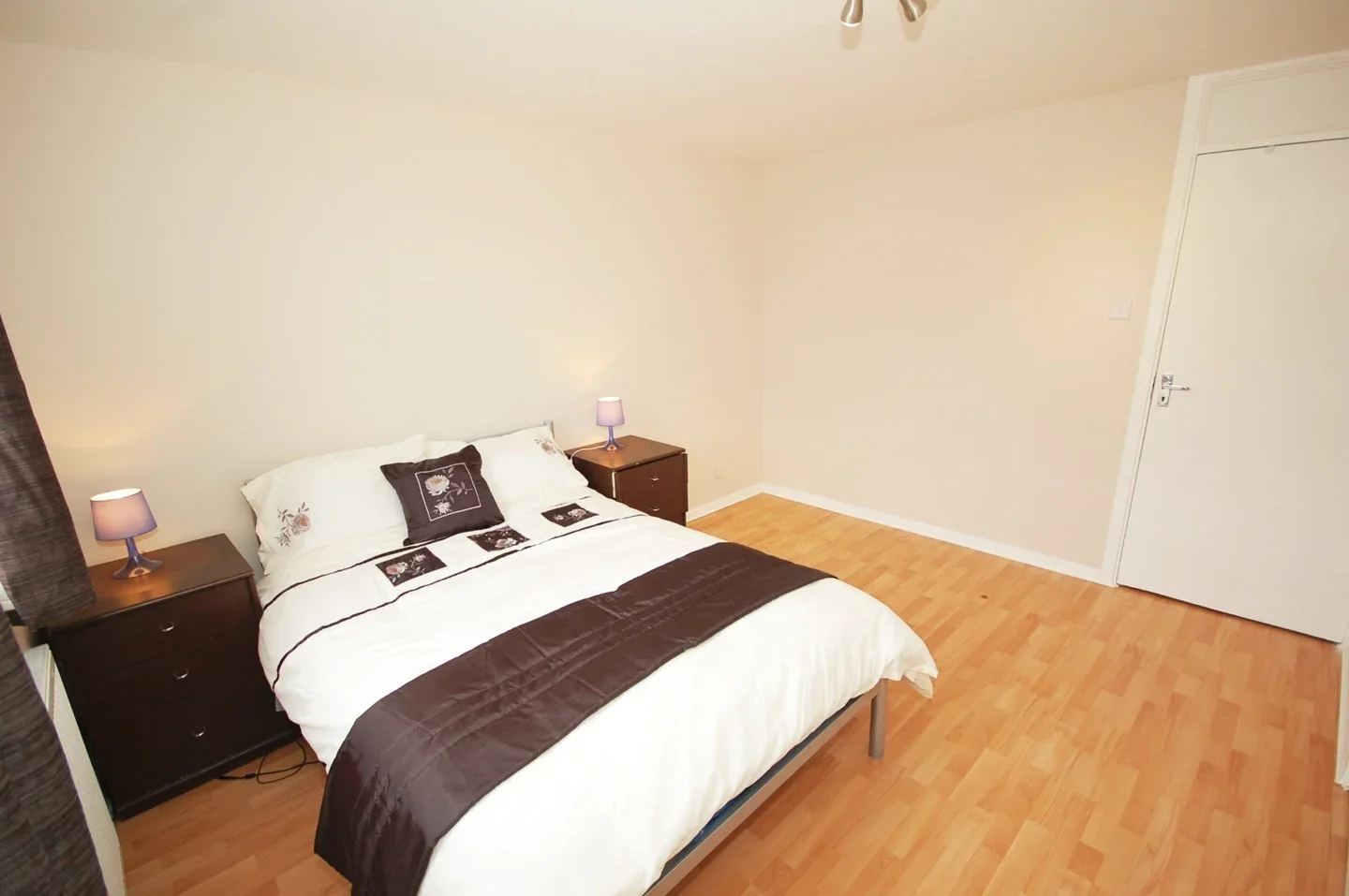 Flat Mowatt Close in Greater London