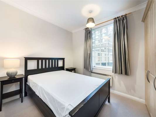Flat Berkeley Square in City of Westminster