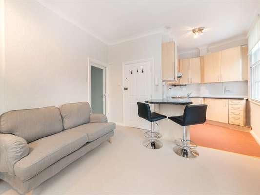 Flat Berkeley Square in City of Westminster