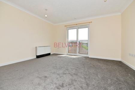 Flat Carpathia Drive in Southampton