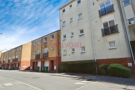 Flat Carpathia Drive in Southampton