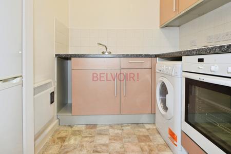 Flat Carpathia Drive in Southampton