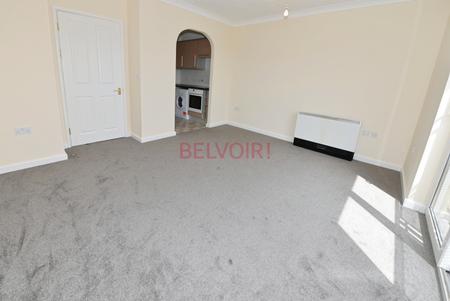 Flat Carpathia Drive in Southampton