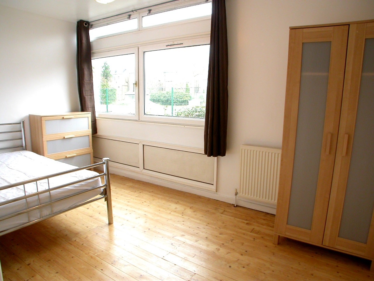Flat Wilderness Mews in Greater London