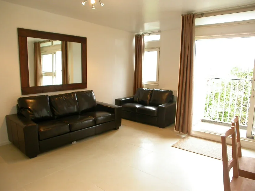 Flat Wilderness Mews in Greater London