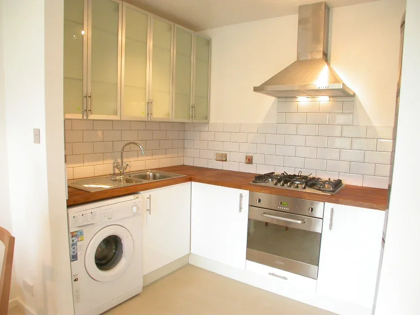 Flat Wilderness Mews in Greater London