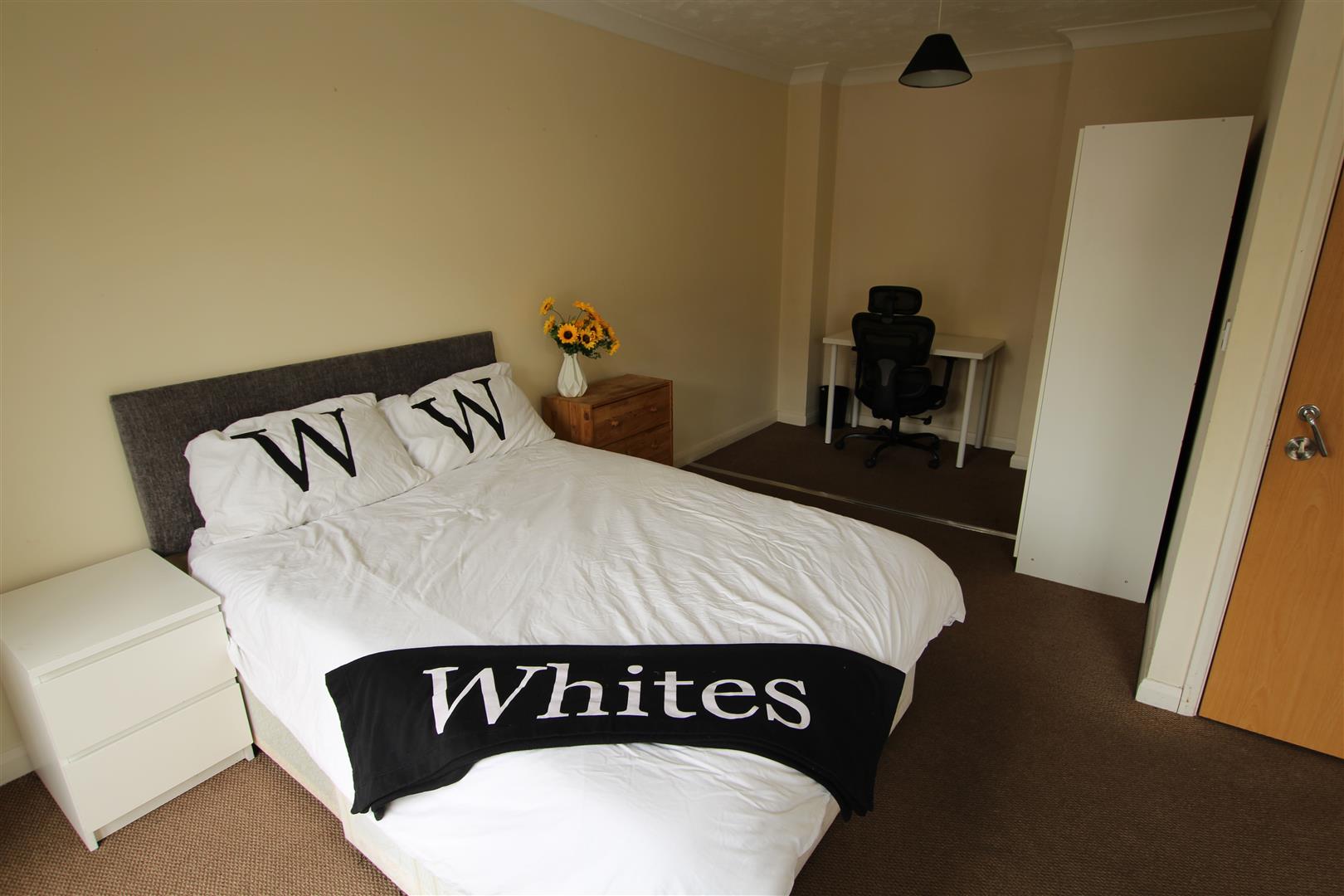 Room Johnson Court in Far Cotton