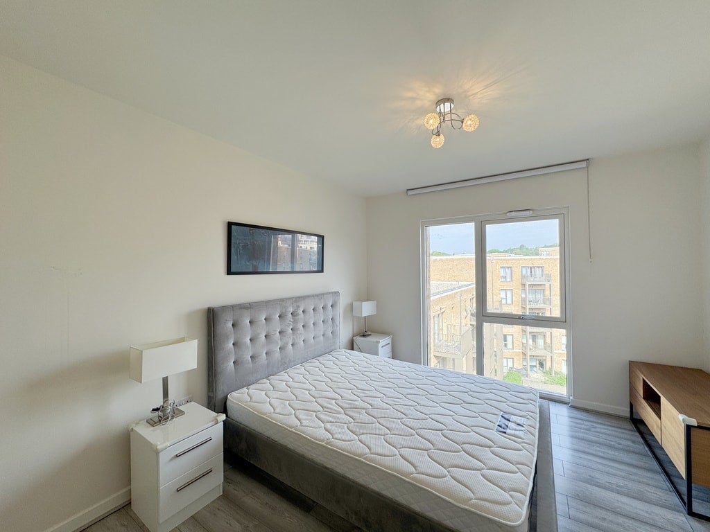 Flat Bittacy Hill in Greater London