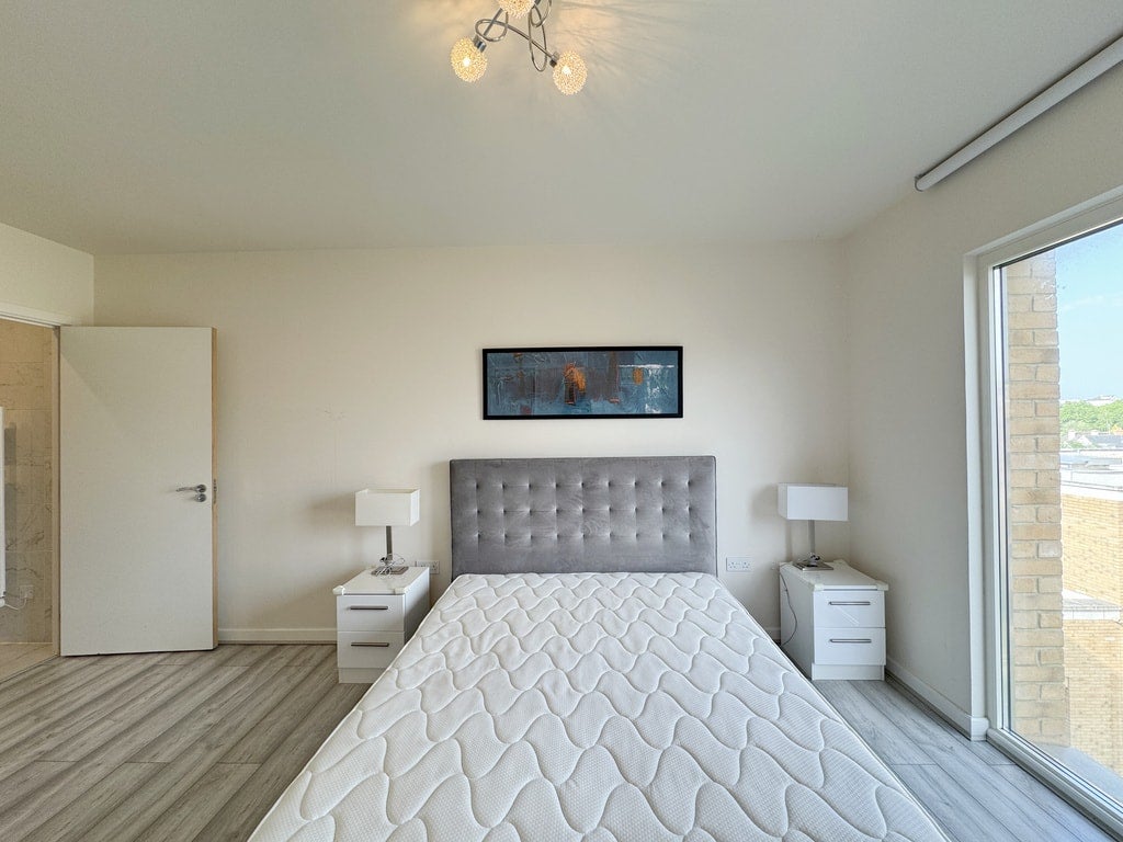 Flat Bittacy Hill in Greater London