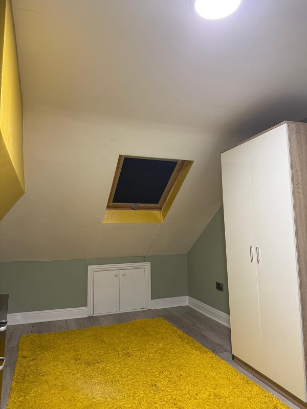 Room Dunedin Road in Greater London