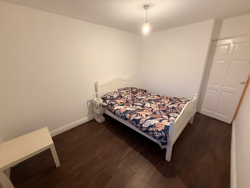 Room Carrfield Close in Salford