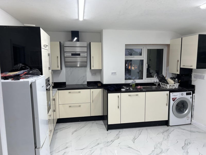 Room Carrfield Close in Salford