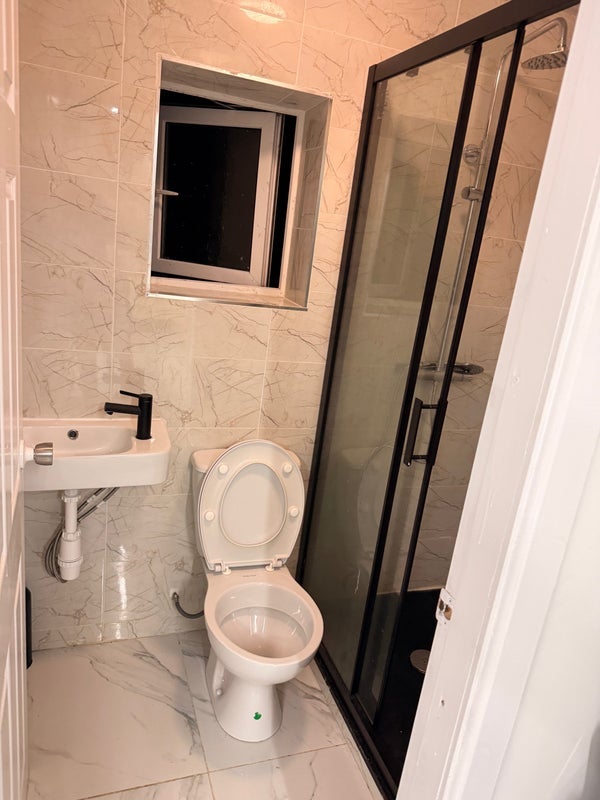 Room Carrfield Close in Salford