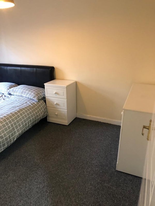 Room Ayr Street in Glasgow