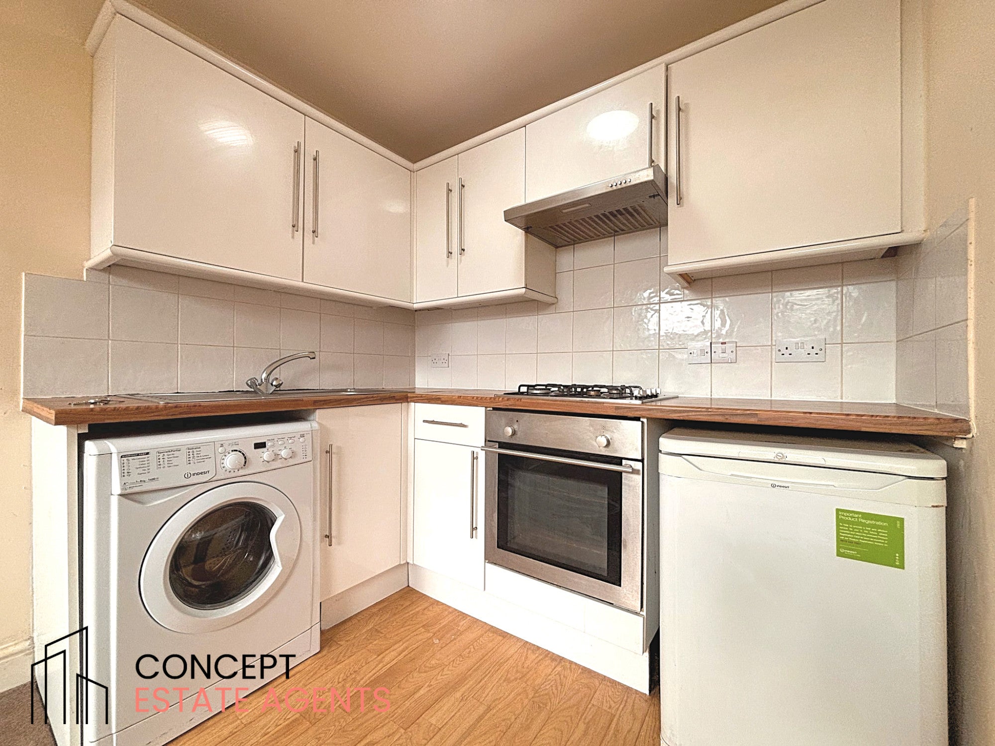 Flat Glenburnie Road in Greater London