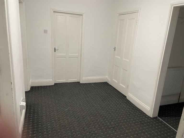 Flat Fairfield Road in Bradford