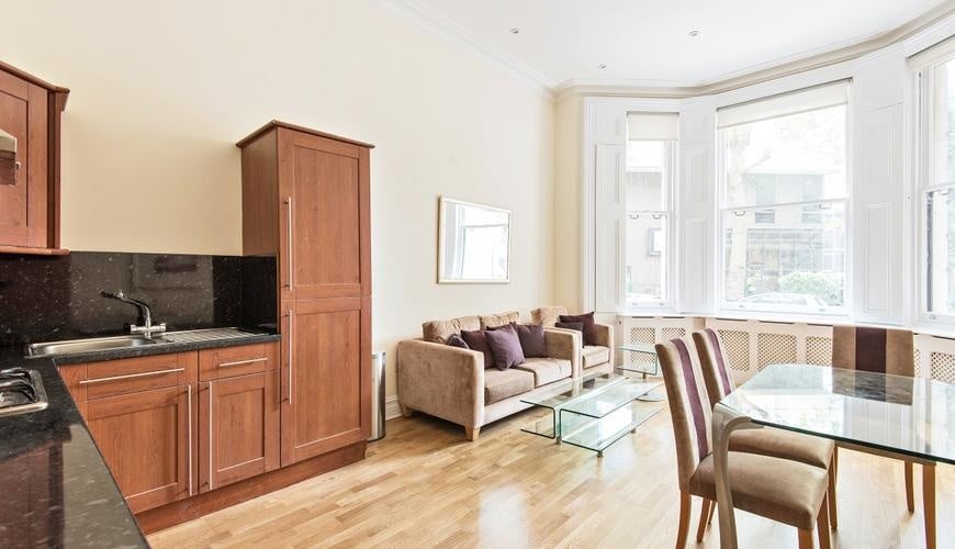 Flat Ashburn Gardens in Greater London